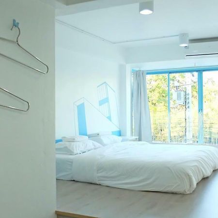 A Dude Mini Hostel (Adults Only) 치앙마이 외부 사진