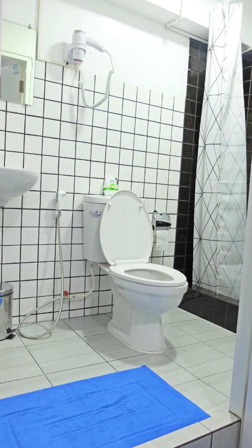 A Dude Mini Hostel (Adults Only) 치앙마이 외부 사진