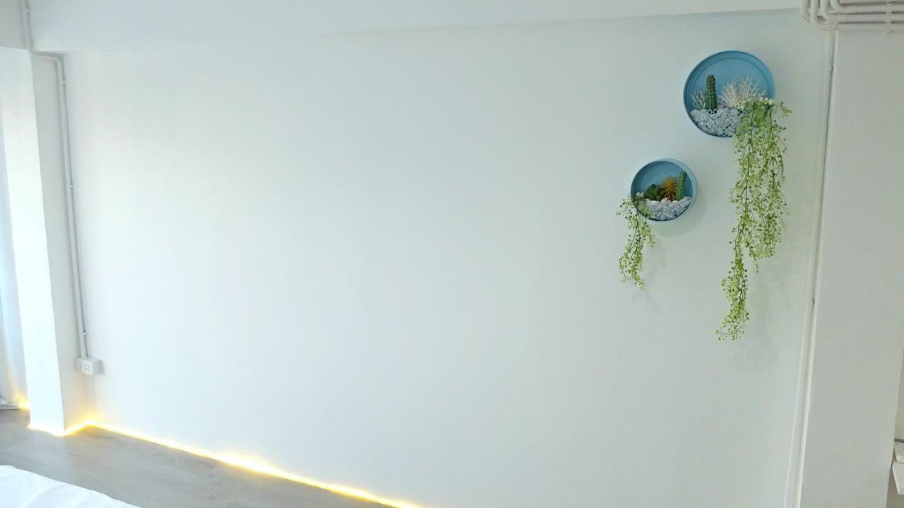 A Dude Mini Hostel (Adults Only) 치앙마이 외부 사진