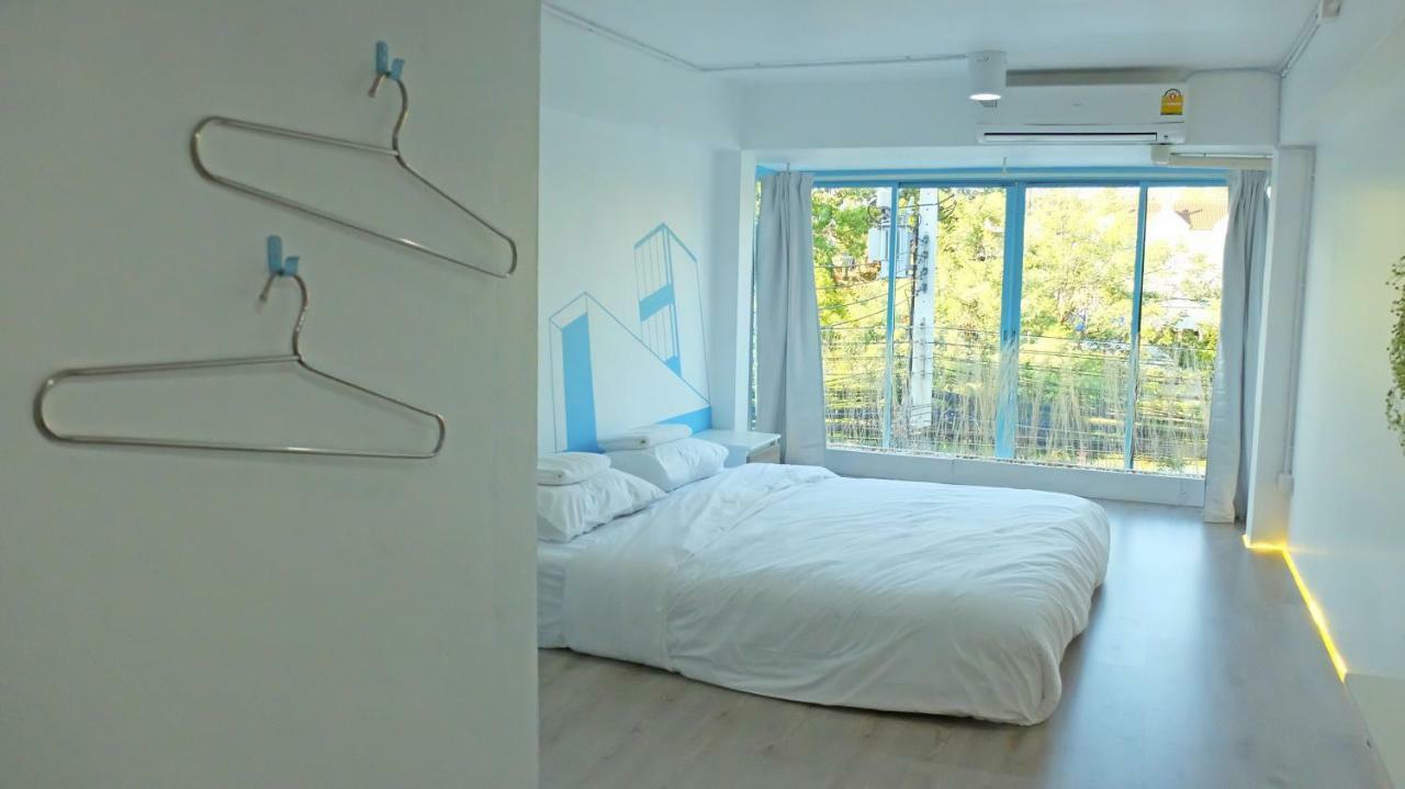 A Dude Mini Hostel (Adults Only) 치앙마이 외부 사진
