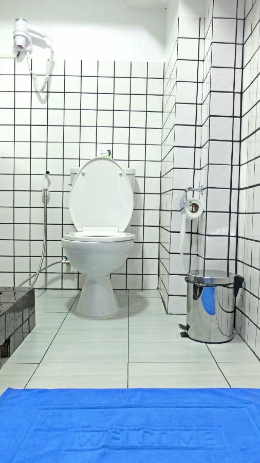 A Dude Mini Hostel (Adults Only) 치앙마이 외부 사진