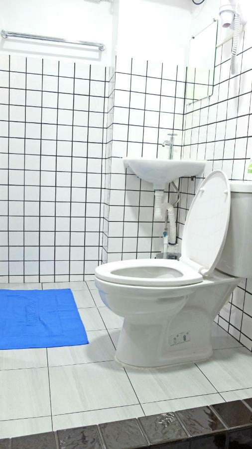A Dude Mini Hostel (Adults Only) 치앙마이 외부 사진