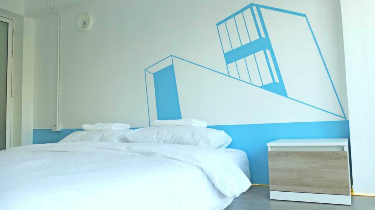 A Dude Mini Hostel (Adults Only) 치앙마이 외부 사진