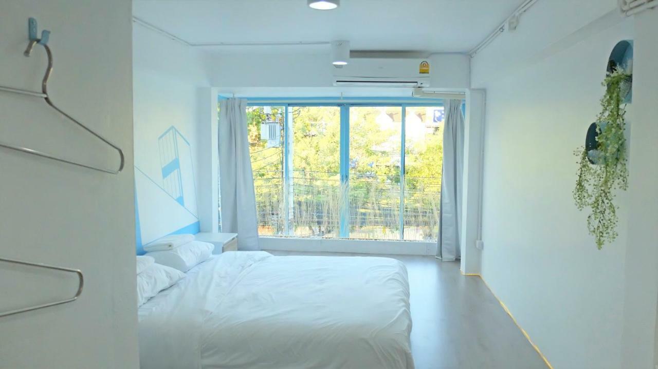 A Dude Mini Hostel (Adults Only) 치앙마이 외부 사진