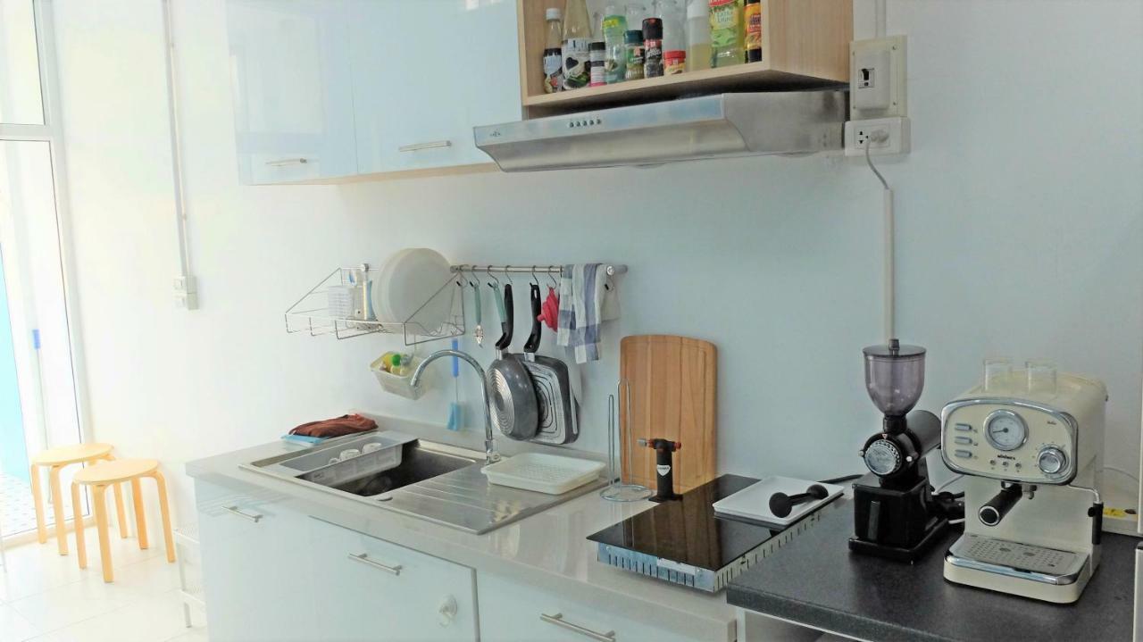A Dude Mini Hostel (Adults Only) 치앙마이 외부 사진