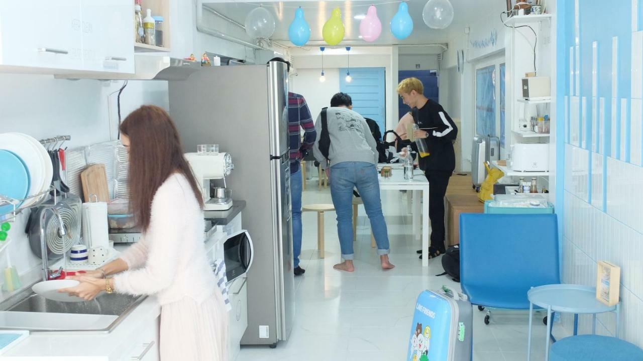 A Dude Mini Hostel (Adults Only) 치앙마이 외부 사진
