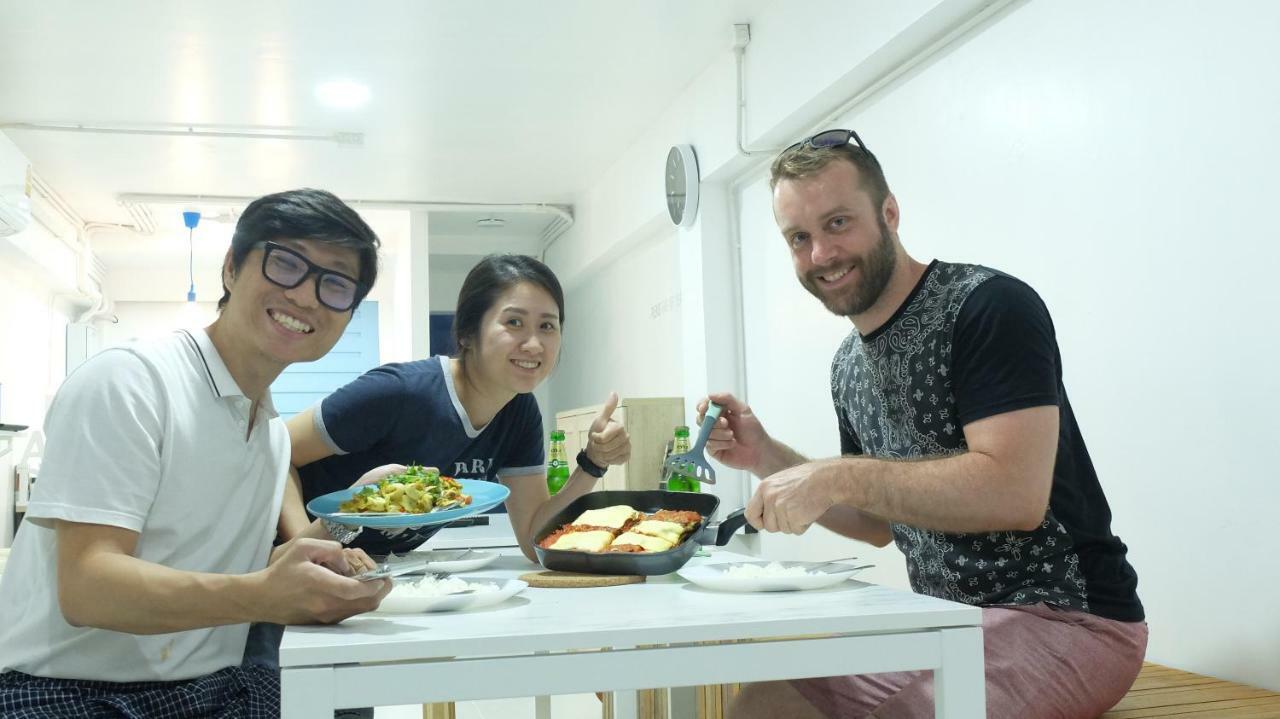 A Dude Mini Hostel (Adults Only) 치앙마이 외부 사진